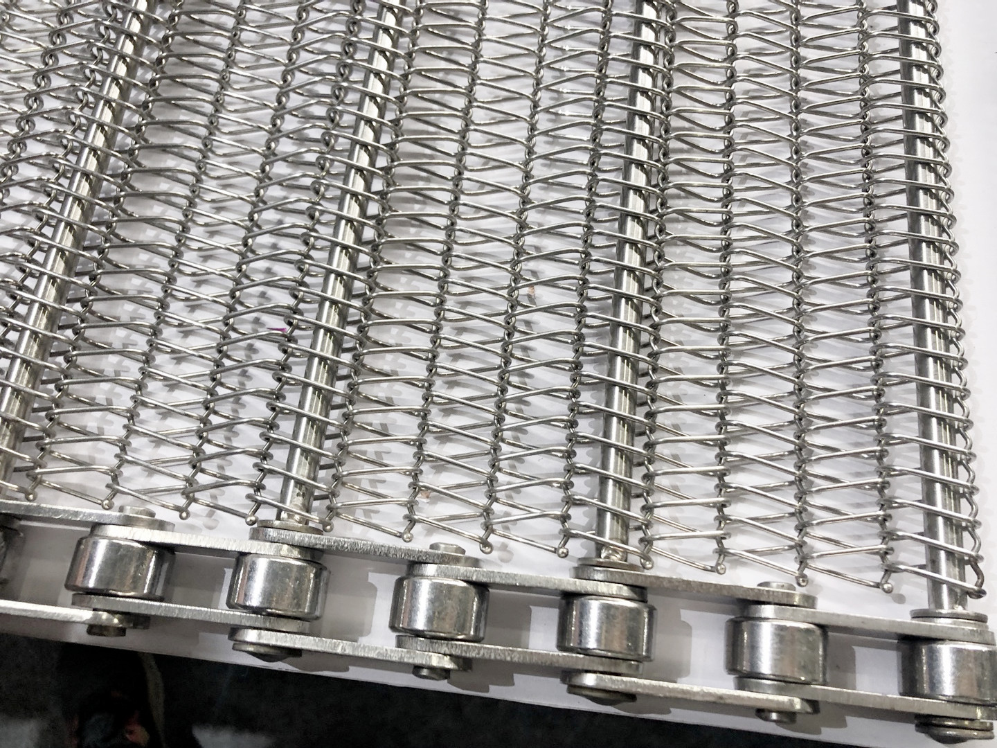 【拋丸機不銹鋼網(wǎng)帶】的特點和維護(hù)