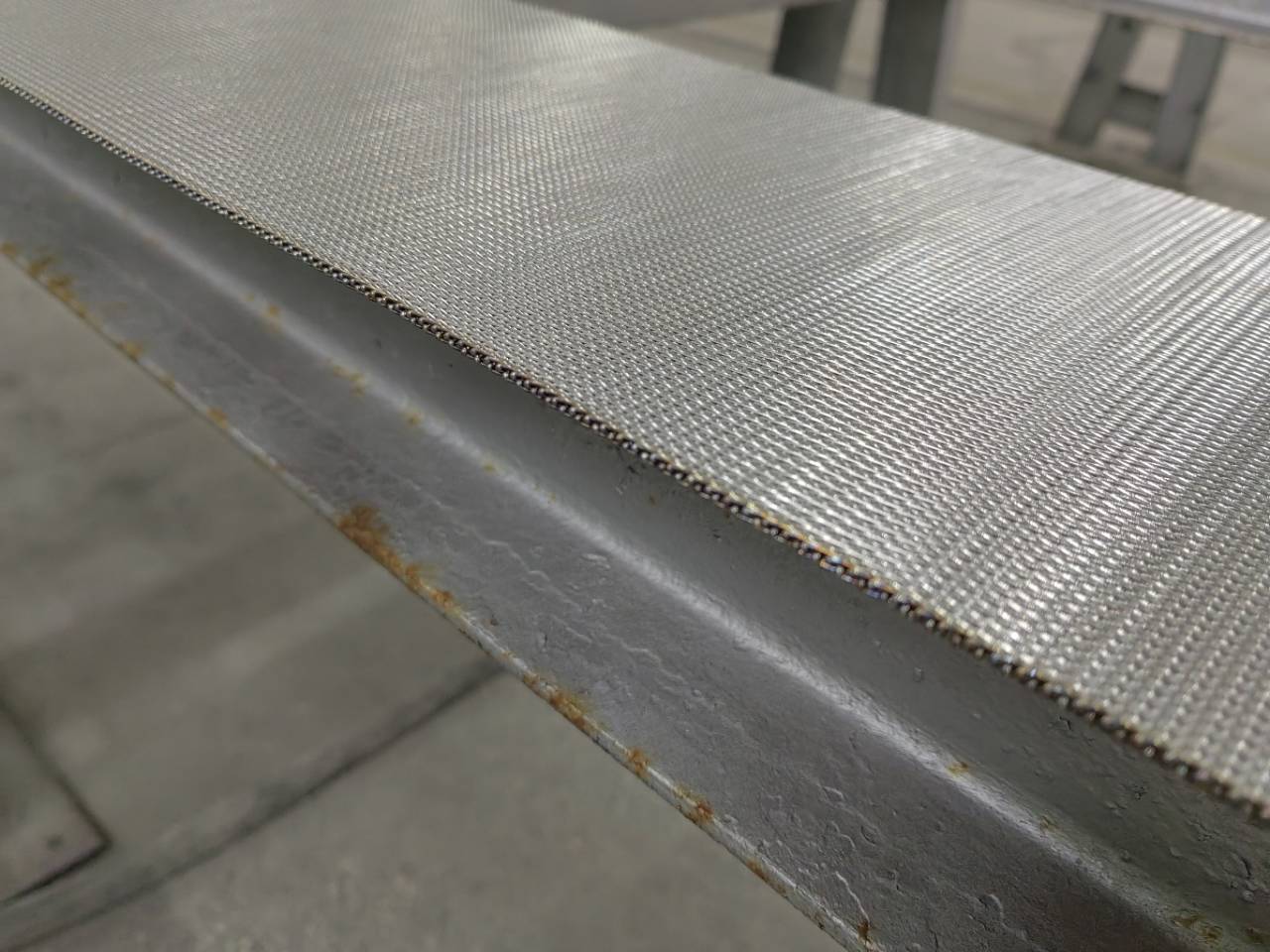 人字形網(wǎng)帶邊緣不開(kāi)裂,焊接要點(diǎn)有哪些?